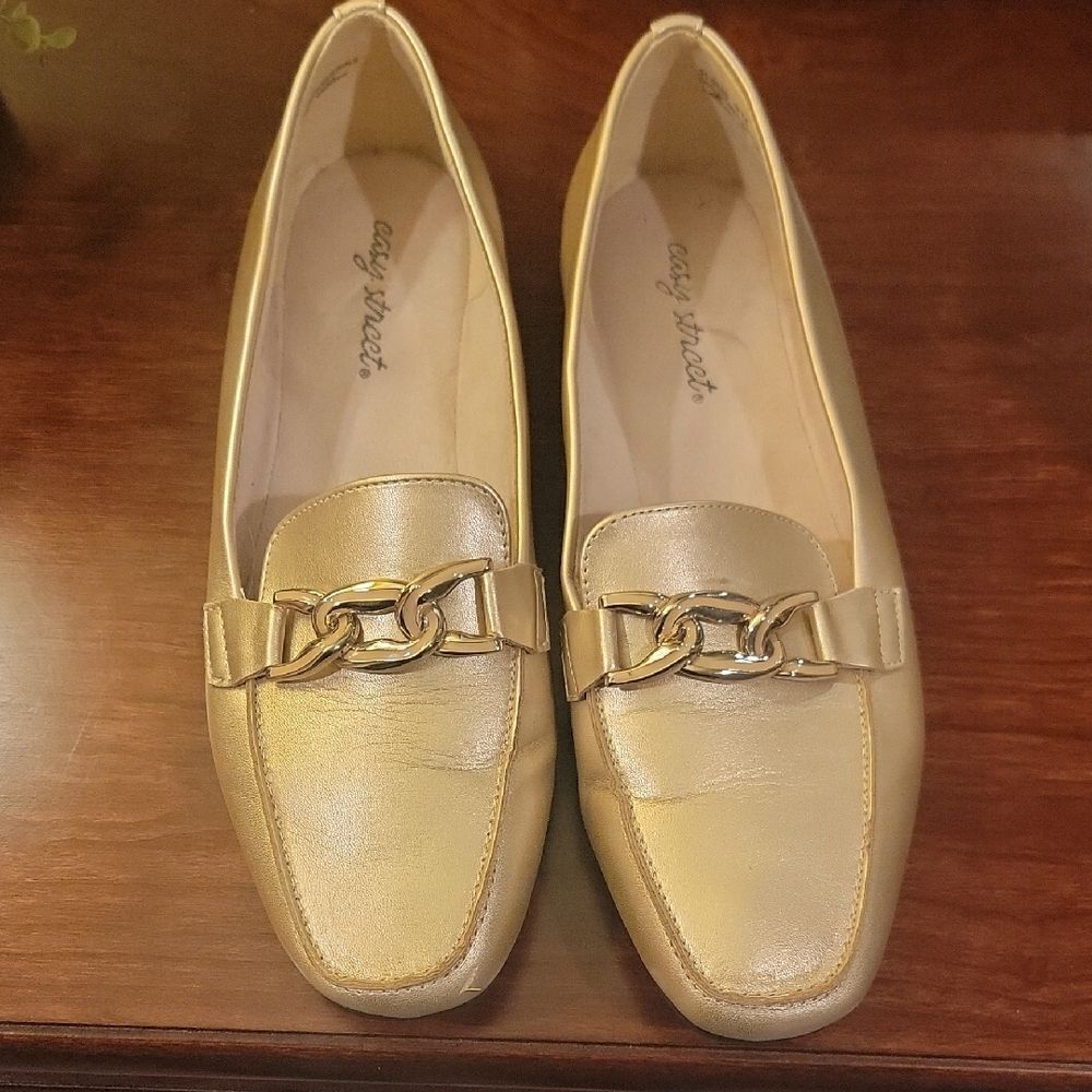 Easy Street Metallic Gold Chain Loafers Sz 9